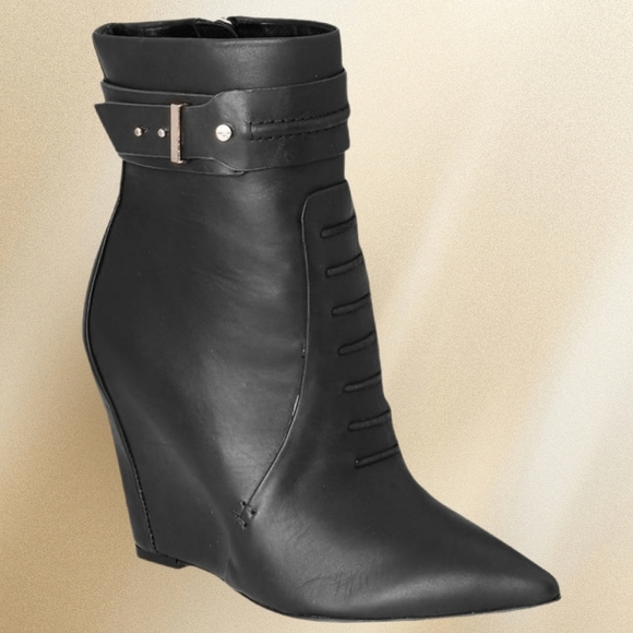 RACHEL Rachel Roy Black Leather Wedge Heel Boot Gold Accents Buckles Size 7 - Picture 2 of 14